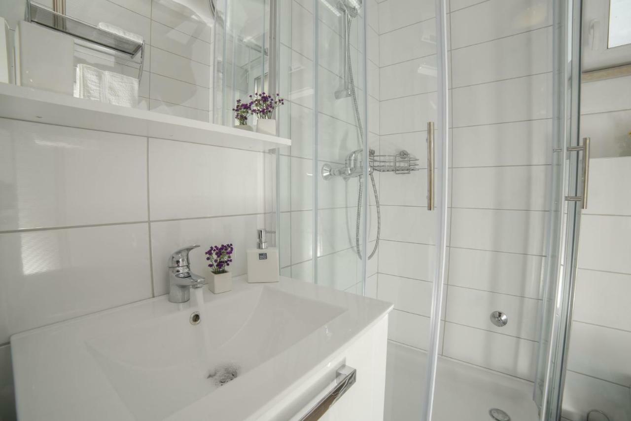 Amazing Luxury 4Star Apartment Laura Supetar Kültér fotó