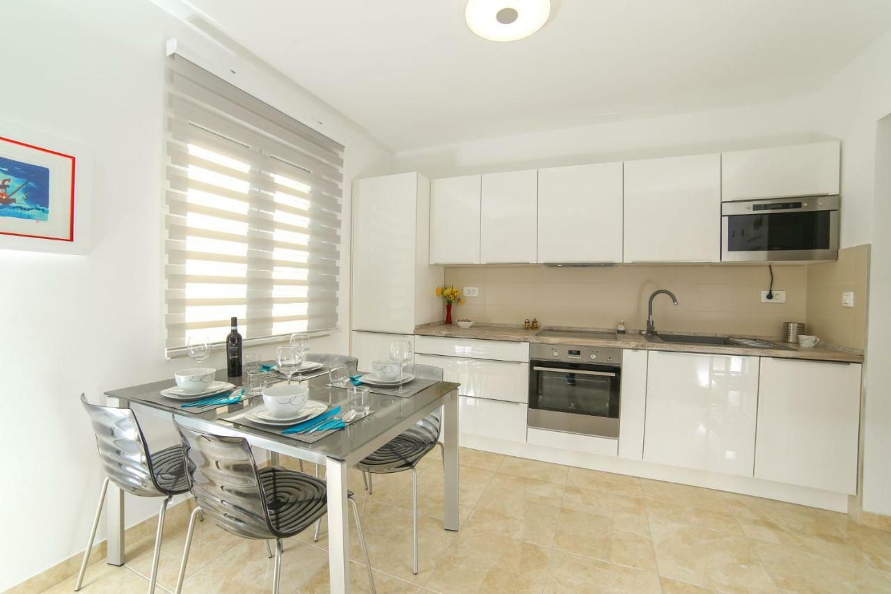 Amazing Luxury 4Star Apartment Laura Supetar Kültér fotó