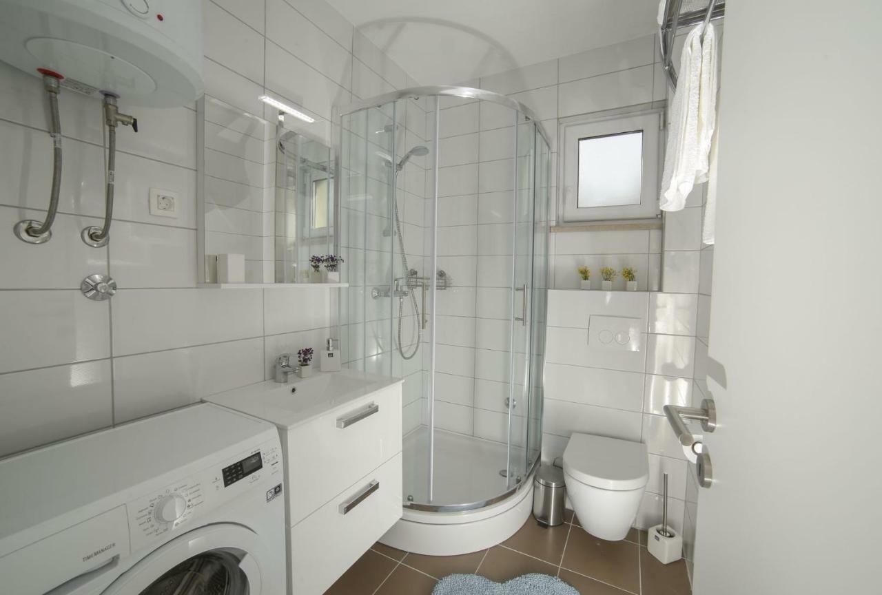 Amazing Luxury 4Star Apartment Laura Supetar Kültér fotó
